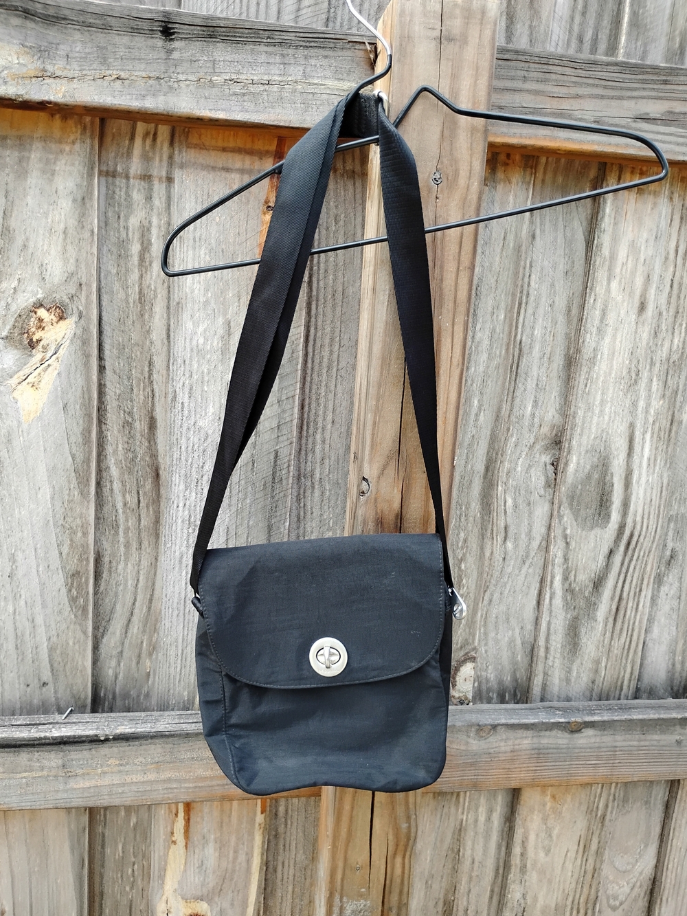 Vintage Baggallini Crossbody Zippered Turnlock Pocket Black